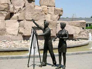 �y�L����