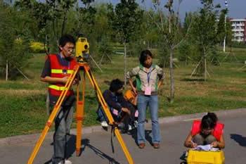 �y�L����